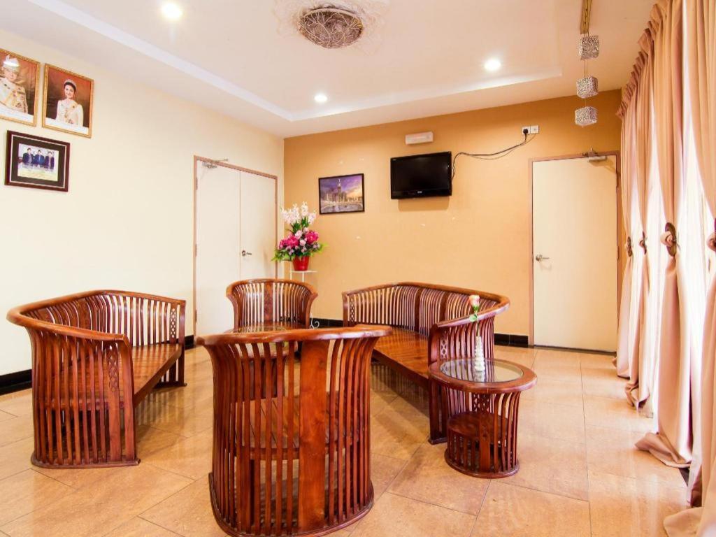 Oyo 11343 Hotel Putra Iskandar Seri Iskandar Εξωτερικό φωτογραφία