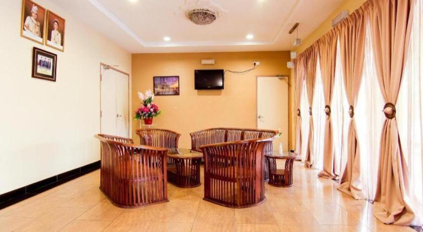 Oyo 11343 Hotel Putra Iskandar Seri Iskandar Εξωτερικό φωτογραφία