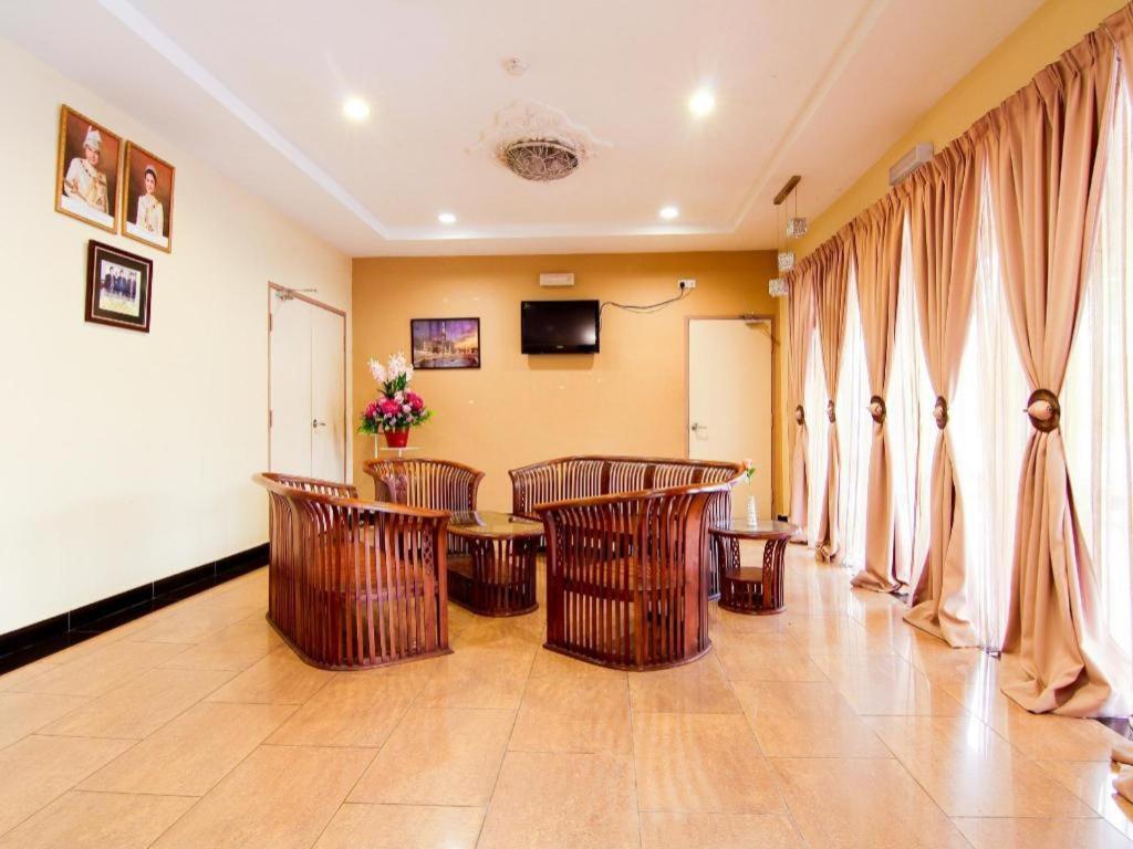 Oyo 11343 Hotel Putra Iskandar Seri Iskandar Εξωτερικό φωτογραφία